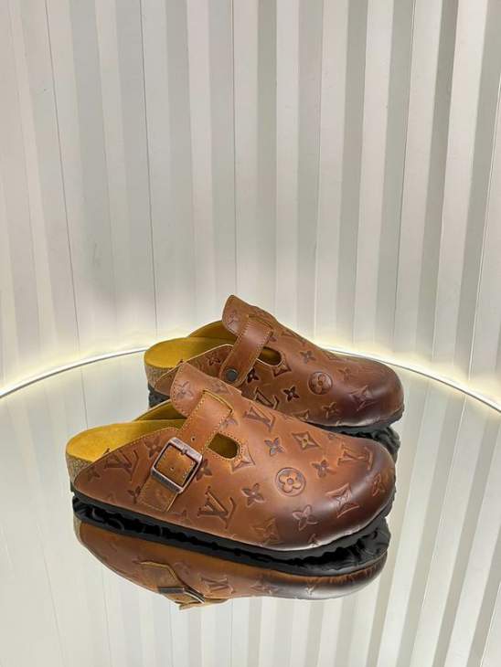 Picture of Louis Vuitton Slippers _SKULVsz35-46mnq11131069
